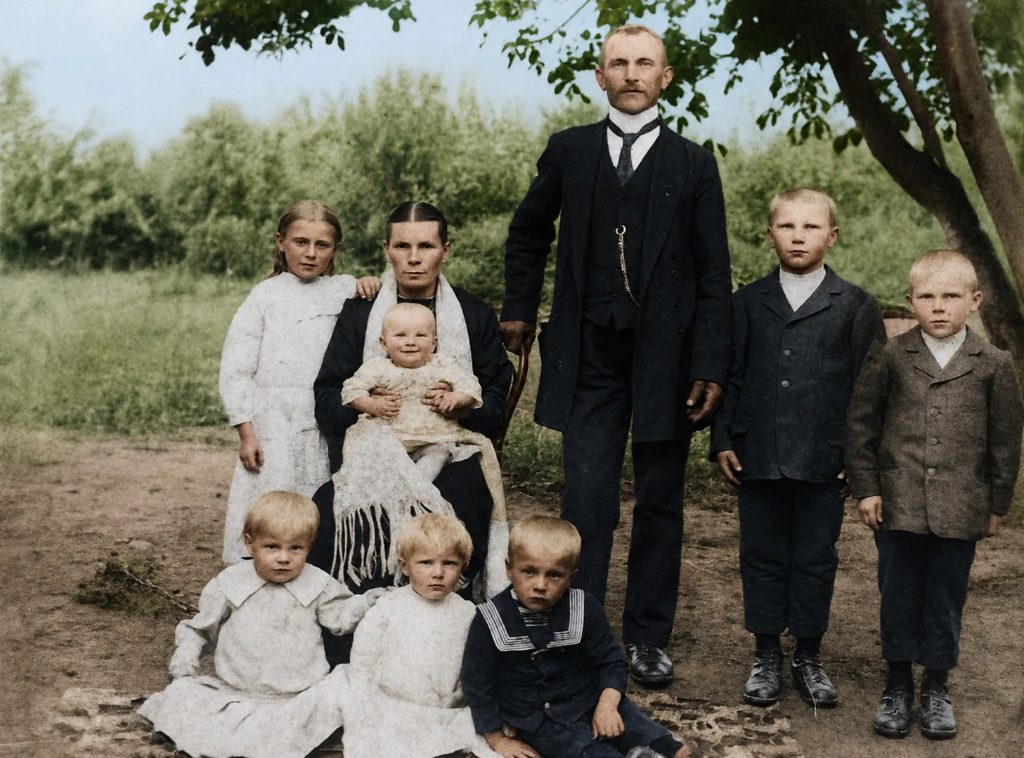 An old photograph of Helena’s family, the Smęda family, with Helena as a baby.